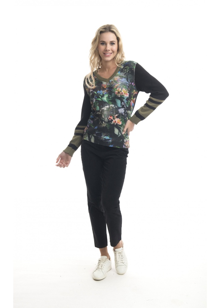 Orientique | Print V-Neck Jumper