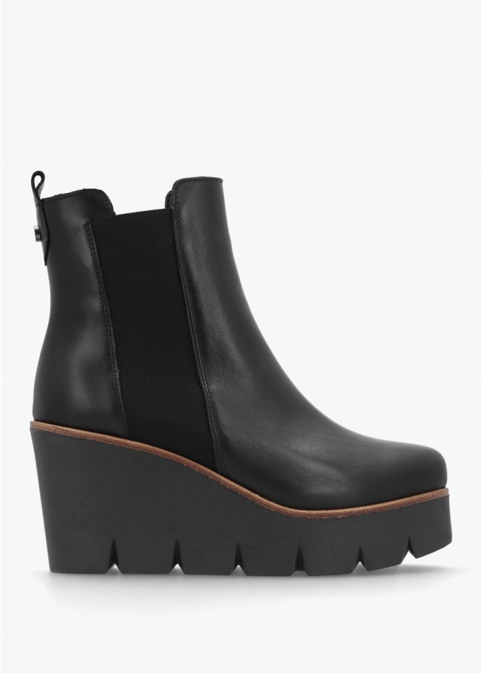 Alpe | Wedge black ankle boot