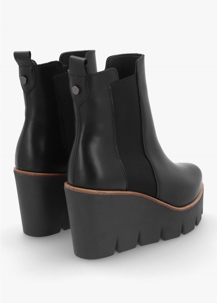 Alpe | Wedge black ankle boot