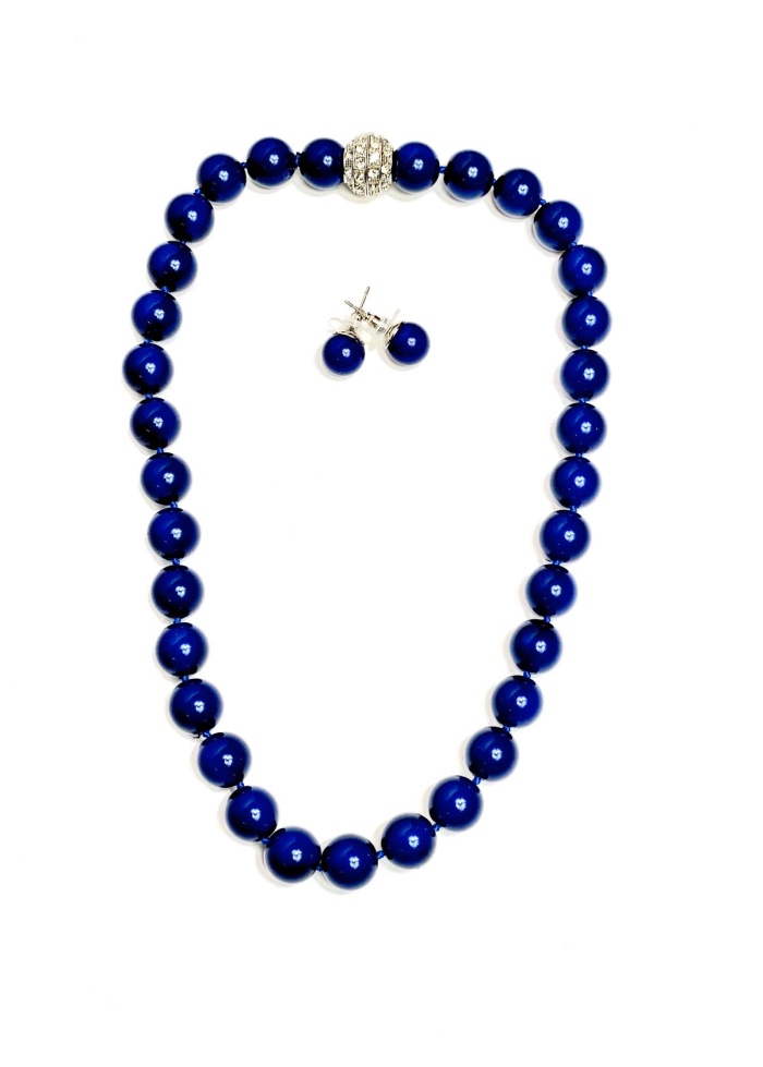 Pearl effect necklace