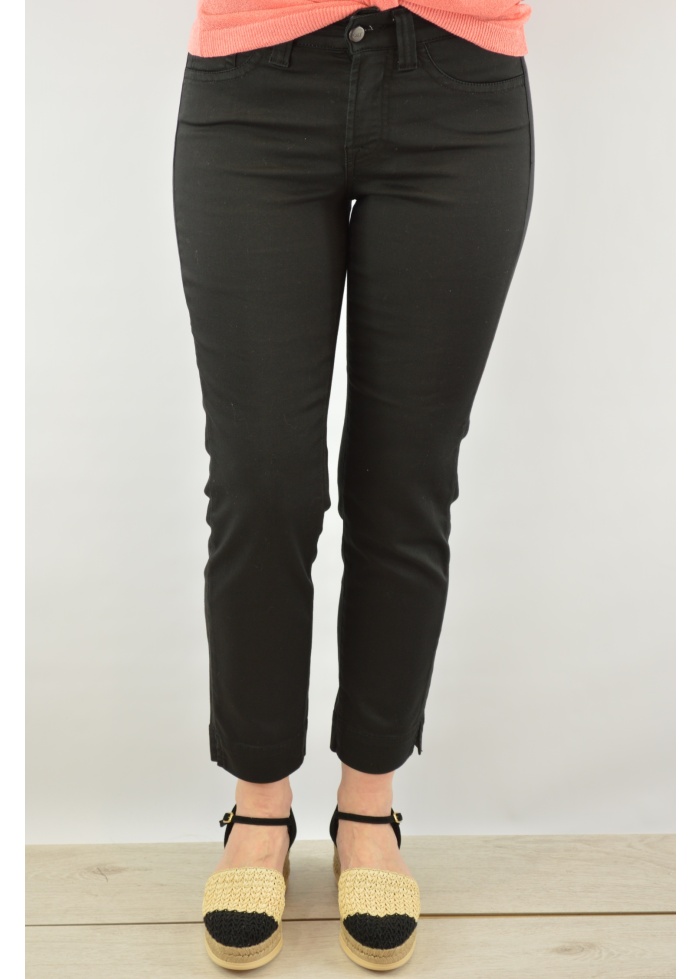 JonnyQ | Sabrina Crop